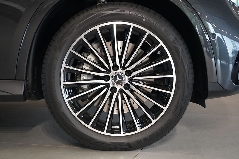 Mercedes-Benz GLC 220d 4M AMG, Ventilace, Tažné - fotka 7 z 50