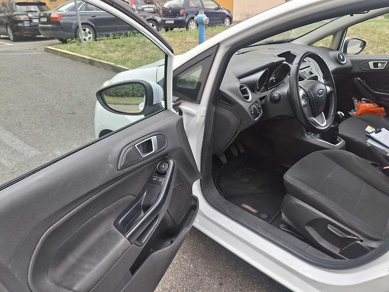 Ford Fiesta 1,2 - fotka 16 z 27