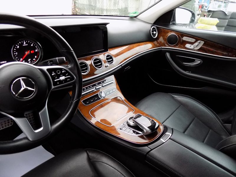 Mercedes-Benz Třídy E (2018) 400d/4-Matic/Full-LED/Webasto/ - fotka 23 z 39