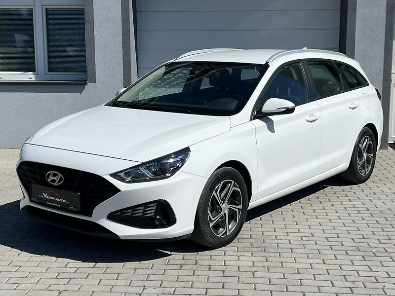 Hyundai i30 (2022) 1.6CRDi COMFORT TAŽNÉ KAMERA - fotka 2 z 20