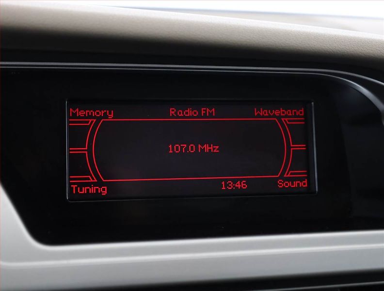 Audi A4 (2009) 2.0 TDI, jezdí výborně - fotka 13 z 17