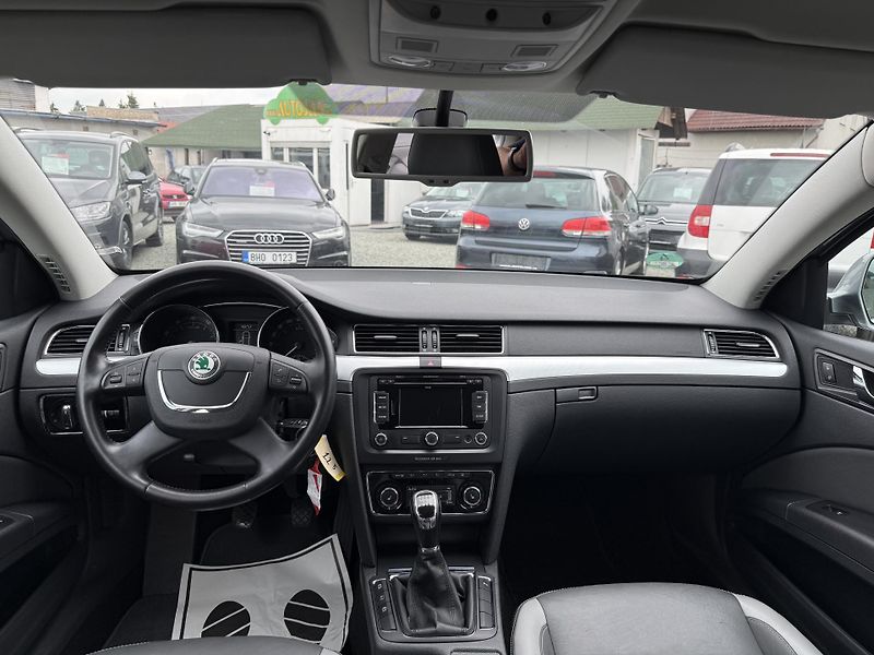 Škoda Superb 1.4 TSI AMBITION - fotka 7 z 14