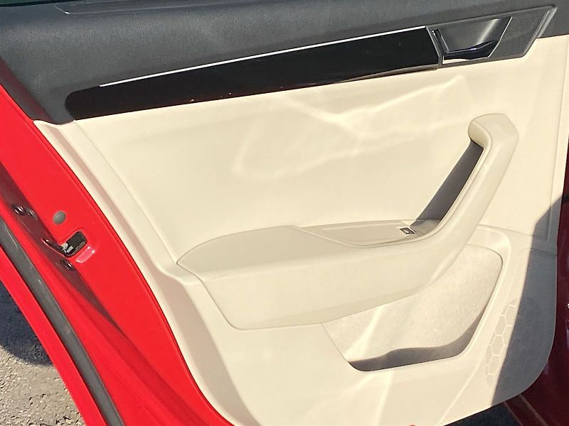 Škoda Superb (2018) Combi III 2.0 TDI 4x4 L&K - fotka 35 z 49