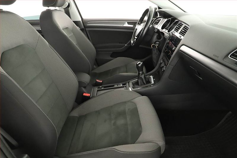 Volkswagen Golf (2020) Highline 1.5 TSI, Serv.kniha - fotka 7 z 15
