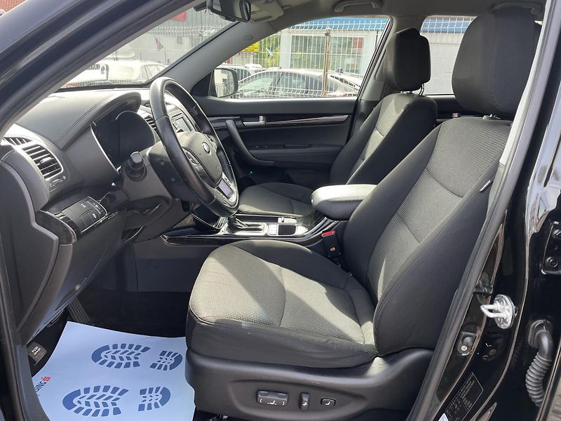 Kia Sorento 2,2 CRDi/145kW 4x4 - Automat - fotka 11 z 64