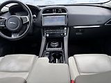 Jaguar F-Pace (2017) 2.0 AWD, 132kW,1.majitel, DPH - náhled 15