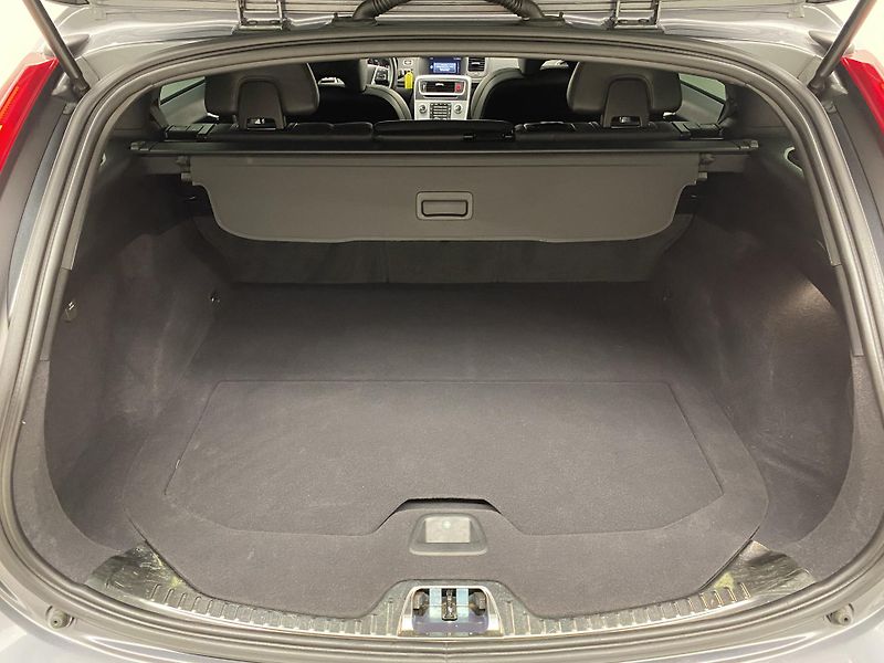 Volvo V60 CC D4 AWD SUMMUM REZERVACE - fotka 6 z 42