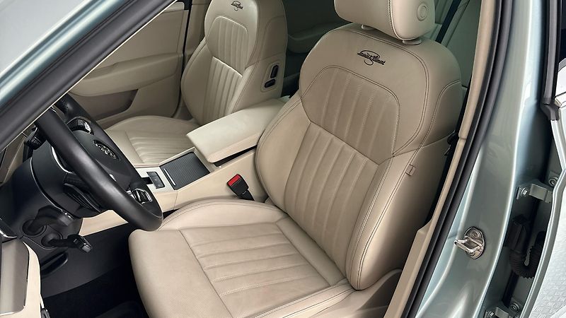 Škoda Superb 2.0 TDI DSG 4x4 L&K Combi - fotka 15 z 37