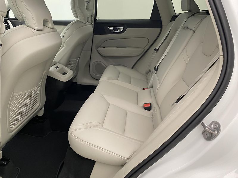 Volvo XC60 (2026) B5 AWD AUT DARK PLUS  - fotka 6 z 63