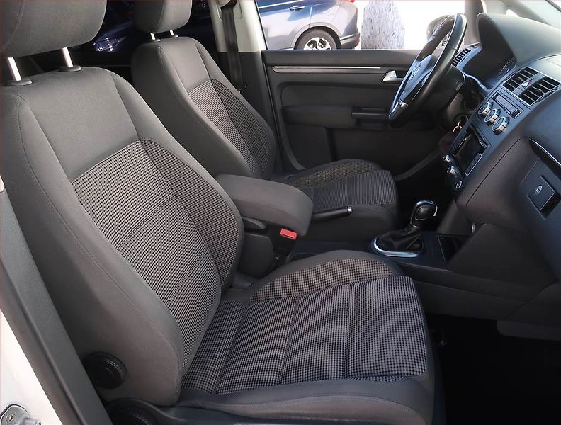Volkswagen Touran (2014) Highline 2.0 TDI, Automat - fotka 9 z 22