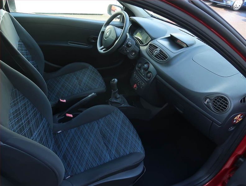 Renault Clio (2009) 1.2 16V, servisované - fotka 9 z 13