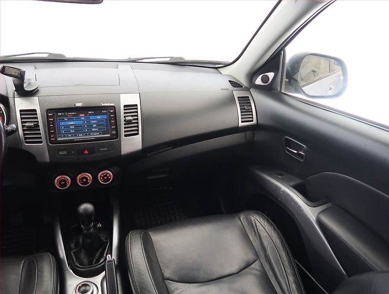 Mitsubishi Outlander (2009) 2.2 DI-D, 4X4, 7 míst, Navi - fotka 8 z 22