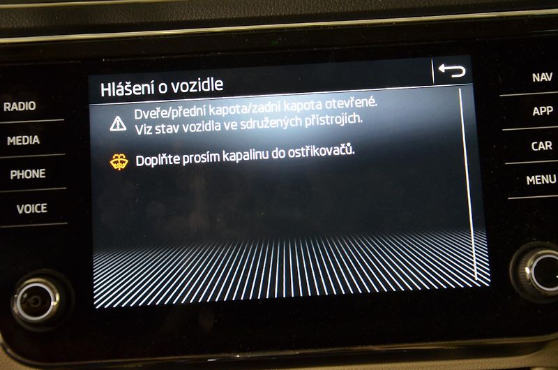 Škoda Superb (2022) 2.0TDI 147kW 4x4 L&K DSG kombi - fotka 17 z 26