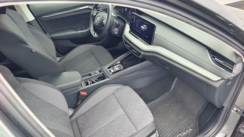 Škoda Octavia (2023) OCT.COM M-HEV STY TS 110/1.5 A - fotka 11 z 34