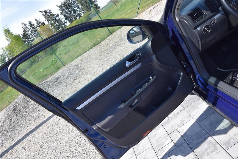 Volkswagen Jetta 1,9 TDI 77KW NOVÁ STK ALU - fotka 25 z 43