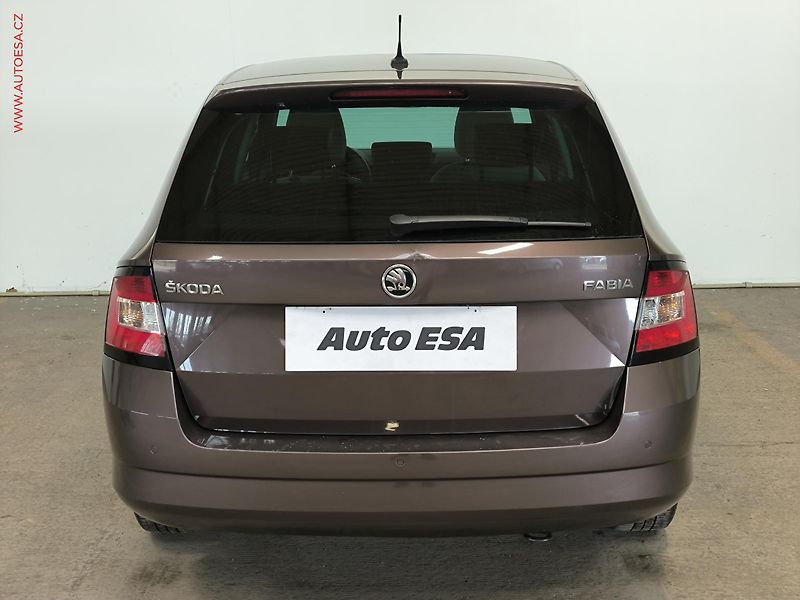 Škoda Fabia (2015) 1.2 TSI, ČR, AC, tempo, park - fotka 5 z 17