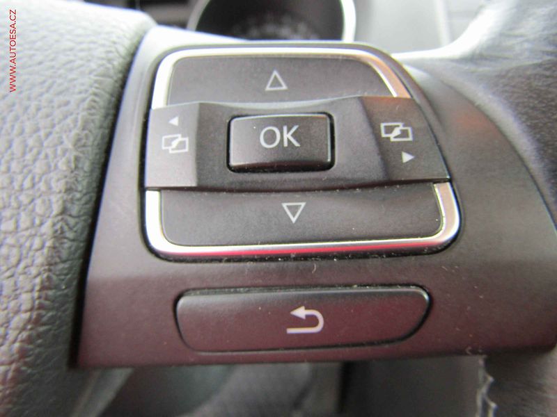 Volkswagen Golf (2011) 1.2TSi, AC, park.čidla - fotka 16 z 22