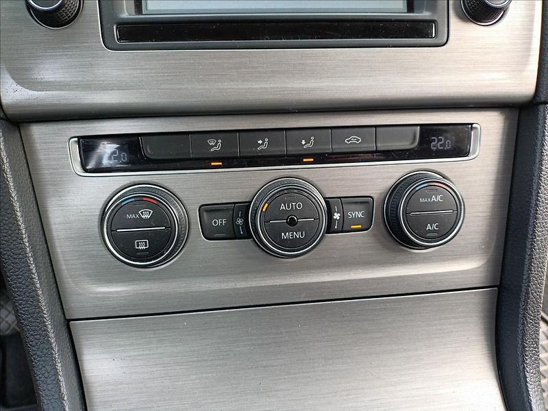 Volkswagen Golf 1,6 TDI,81KW,4X4,NAVI,SERVISKA - fotka 34 z 49