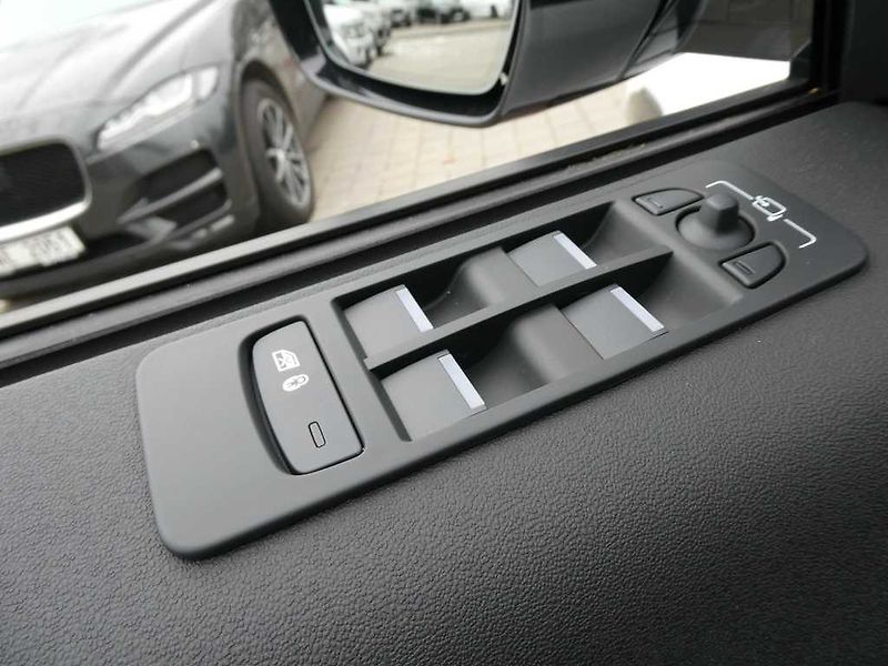 Land Rover Discovery Sport 2,0 Landmark D200 - fotka 13 z 44