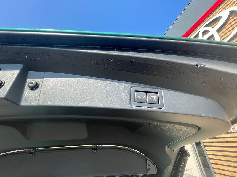 Toyota Corolla 1.8 Hybrid Automat GR Sport - fotka 11 z 28