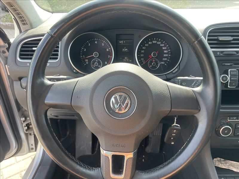 Volkswagen Golf 1,4 TSi 90kw Variant po rozvod - fotka 19 z 38