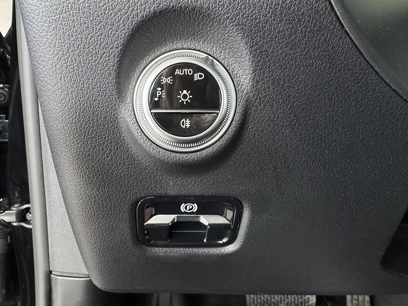 Mercedes-Benz Třídy C 300eT*230kW*Avantg*REZERVACE! - fotka 28 z 39