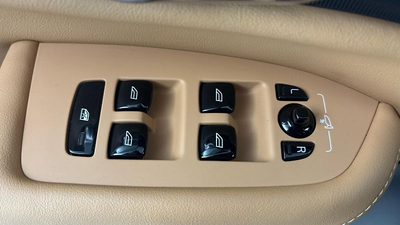 Volvo XC90 2.0 B5 AUT AWD Inscription - fotka 25 z 33
