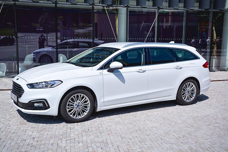 Ford Mondeo (2021) 2.0 138kw Hybrid ecvT TITANIUM - fotka 22 z 32
