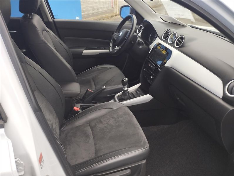 Suzuki Vitara 1,6 DDiS 88KW 4X4, KŮŽE, LED - fotka 8 z 23
