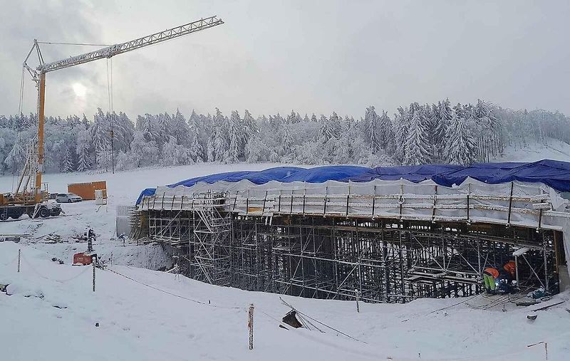 Stavba dálnice D6 na hranici Ústeckého a Karlovarského kraje.