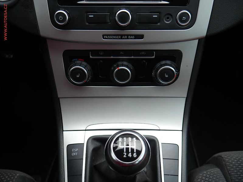 Volkswagen Passat (2010) 2.0TDi, Bixen, navi, STK3/28 - fotka 14 z 16