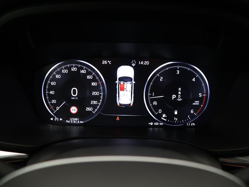 Volvo XC60 2,0 B4 145kW AWD Momentum CZ D - fotka 18 z 32