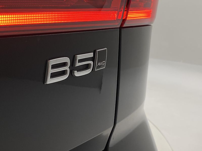 Volvo XC60 B5 AWD INSCRIPTION REZERVACE - fotka 19 z 43