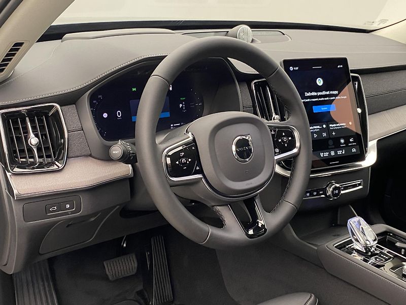 Volvo XC90 (2026) T8 AWD Plug-in DARK PLUS 7m - fotka 4 z 67