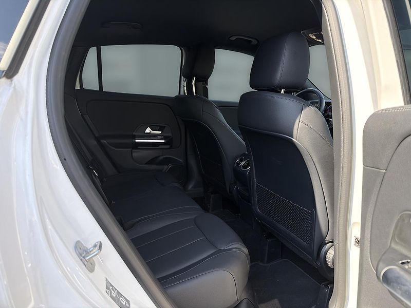 Mercedes-Benz GLA 200d 4MATIC - fotka 14 z 17