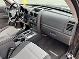 Dodge Nitro 2.8 CRD 4x4 Automat - náhled 15