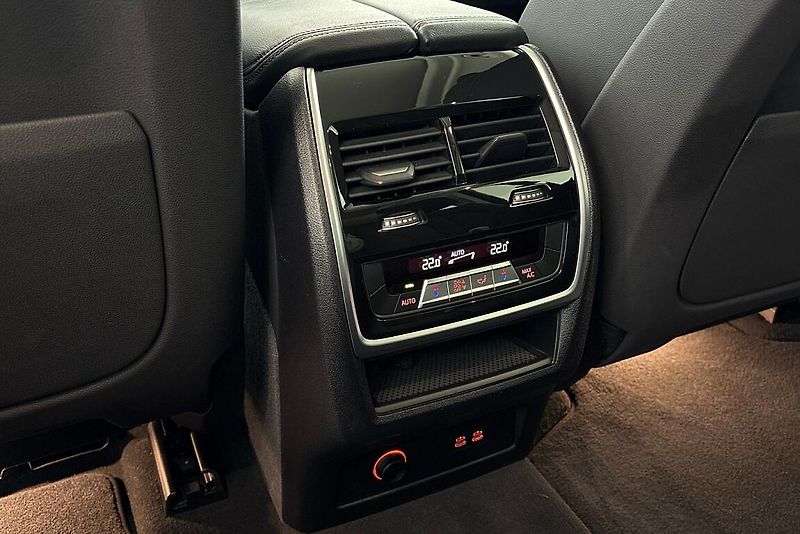 BMW X7 xDrive30d - fotka 22 z 28