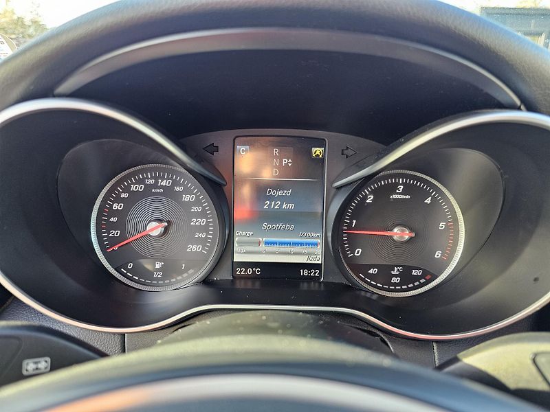 Mercedes-Benz Třídy C (2016) C220D 125kW 4MATIC 7G AIRMATIC - fotka 19 z 50