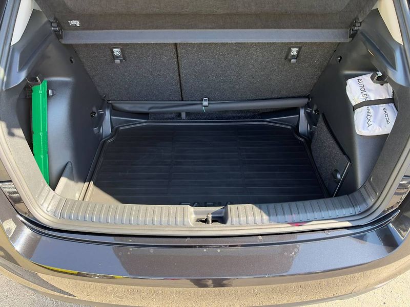 Škoda Fabia Selection 1,0 TSI 70 kW 5° MP - fotka 28 z 31