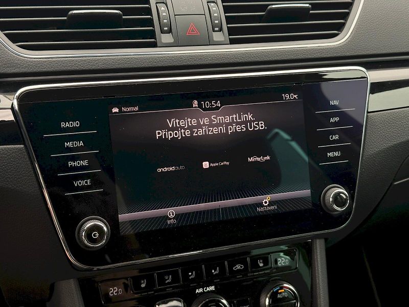 Škoda Superb (2017) Combi 2.0 TSI 206 kW 4x4 DSG L - fotka 21 z 25