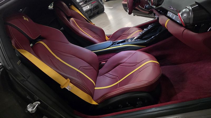 Ferrari 812 (2020) 2roky ZÁRUKA plný SERVIS - fotka 14 z 15
