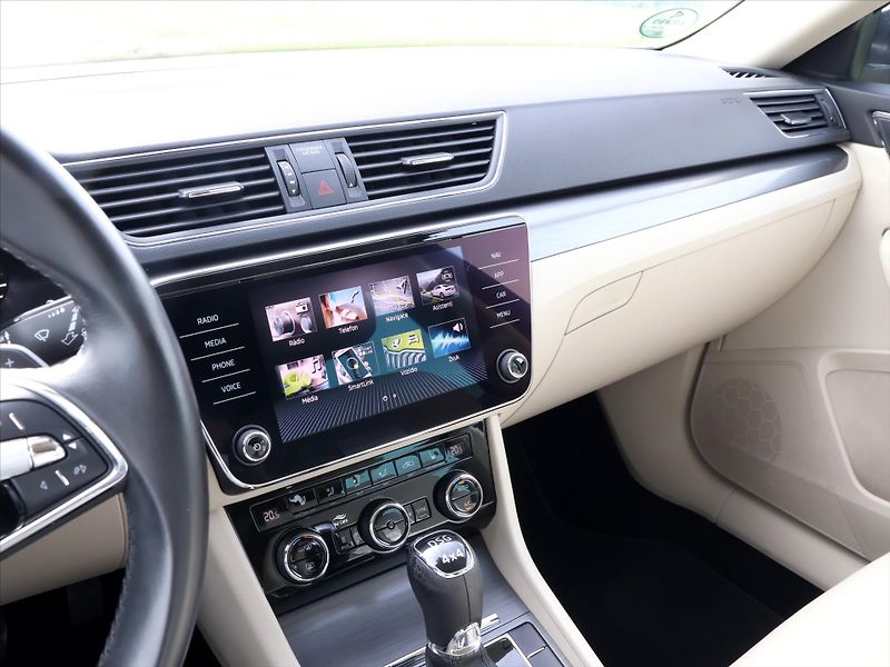 Škoda Superb 2,0 TDI 147kW DSG Style 4x4 CZ - fotka 28 z 45