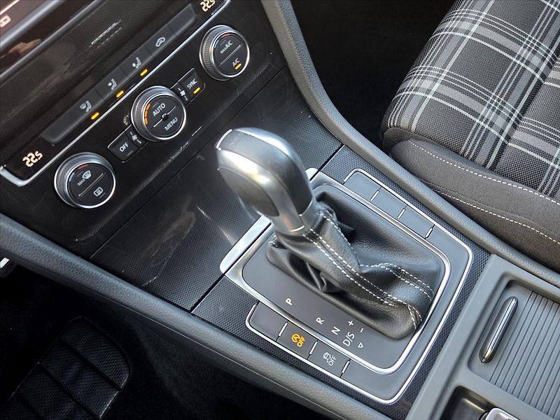 Volkswagen Golf 2,0 TDi 135kW DSG GTD ČR 2.maj - fotka 15 z 20