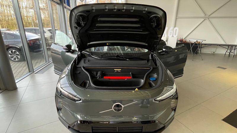 Volvo EX60 (2026) P10 AWD ULTRA - fotka 5 z 27