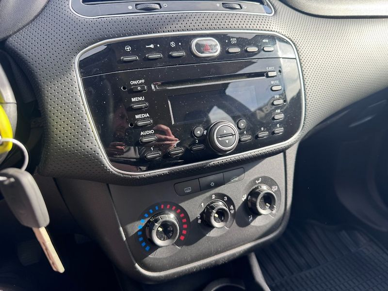 Fiat Punto (2011) 1,2i 51 KW PRVNÍ MAJITEL - fotka 30 z 42