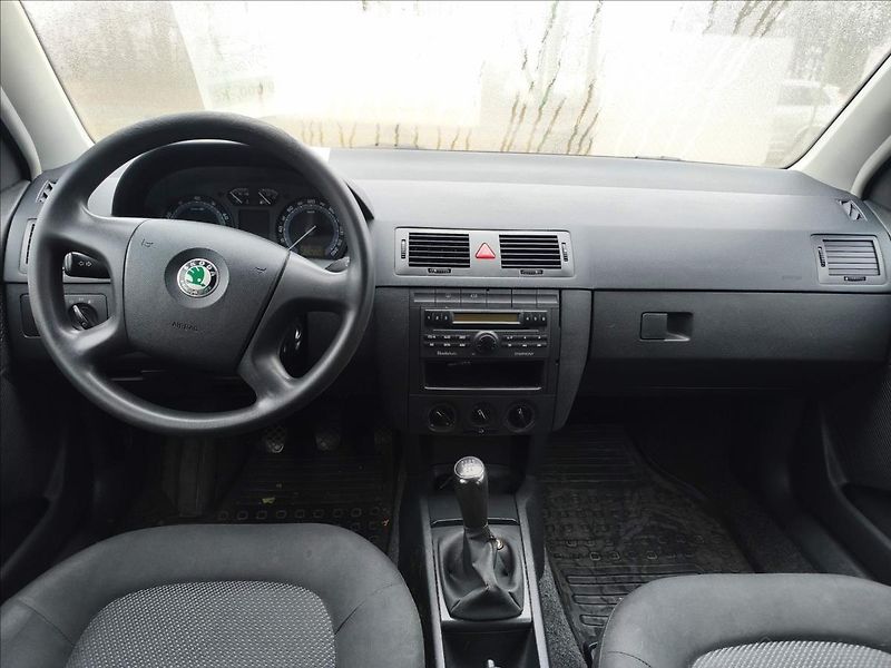 Škoda Fabia 1,4 i  po servise včetně rozvo - fotka 6 z 8