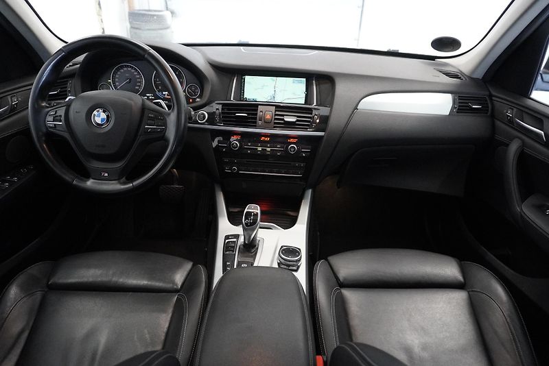 BMW X3 3.0d 230 kW XDRIVE AUTOMAT - fotka 23 z 32