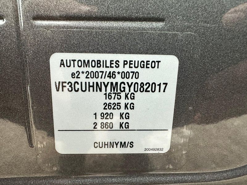 Peugeot 2008 (2016) 1.2 96kw Allure - fotka 14 z 25