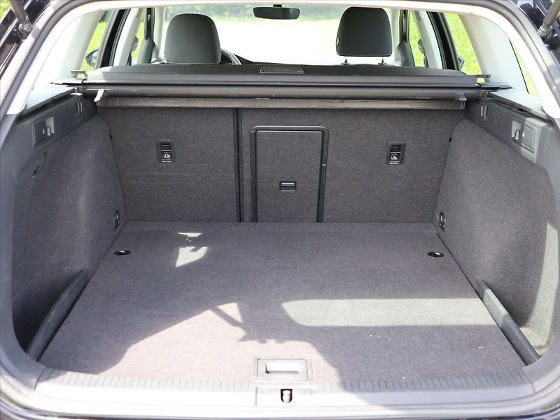 Volkswagen Golf 1,0 TSI 81kW CZ Comfort LED - fotka 10 z 34