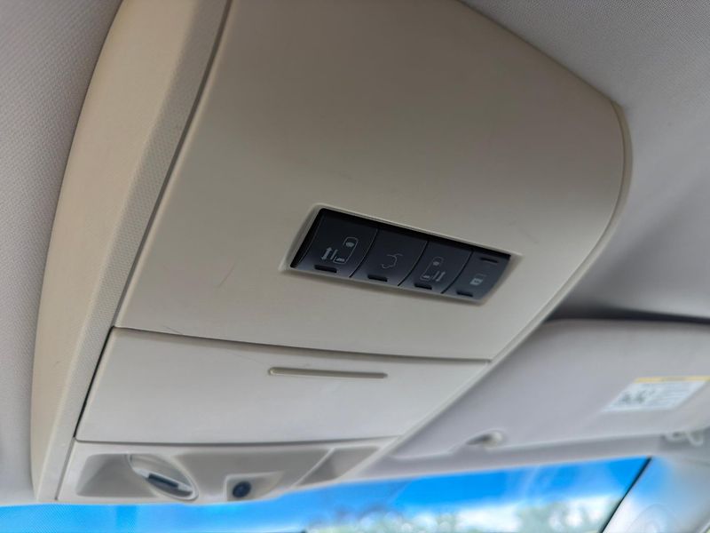 Chrysler Town & Country (2007) 3,8V6 SwivelGo Limit 2007 - fotka 18 z 20